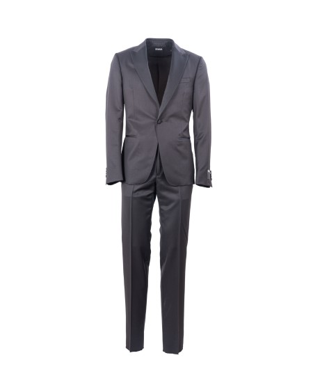Shop ZEGNA  Smoking: Zegna single-breasted wool and mohair tuxedo.
Fully lined.
Unfinished hem.
Regular fit.
Treatment: dry cleaning.
Single-breasted closure (with one button), zip, button and bar.
Side and back slit pockets.
Lining: 100% viscose
Composition: 84% wool, 16% mohair.
Made in Italy.. 622776A6 282KGR-8